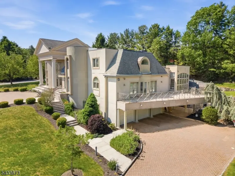 1 Brighton Ct, Livingston, NJ 07039 - #2