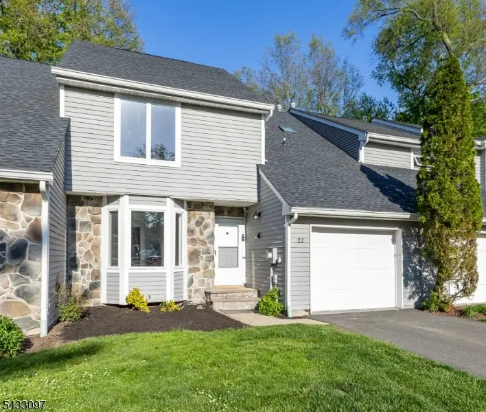 22 Flynn Pl, Wayne, NJ 07470 - #1