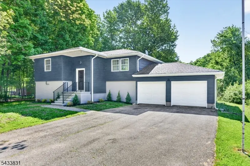 62 Barry Dr, Vernon, NJ 07422 - #2