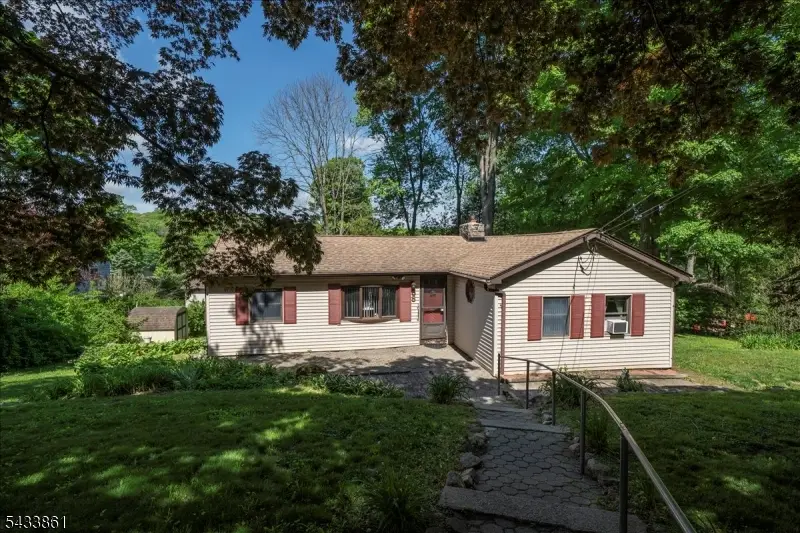 58 Tamarack Trl, Stockholm, NJ 07460 - #1