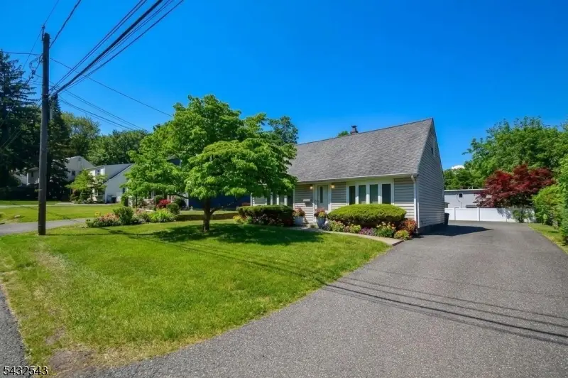 9 Pine St, Midland Park, NJ 07432 - #2