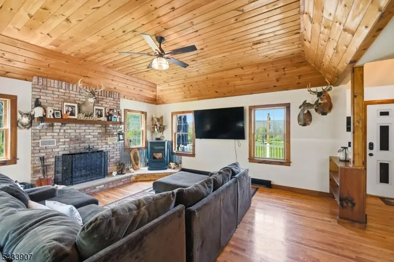 138 Overlook Dr, Montague, NJ 07827 - #3