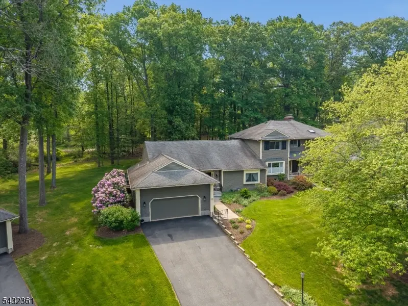 49 Hunters Cir, Tewksbury, NJ 08833 - #1