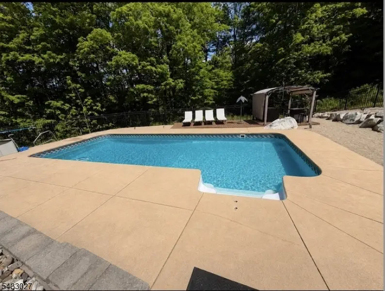 625 Maxim Dr, Hopatcong, NJ 07821 - #3