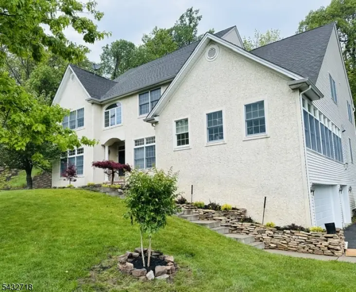 8 Pring Ct, West Orange, NJ 07052 - #2
