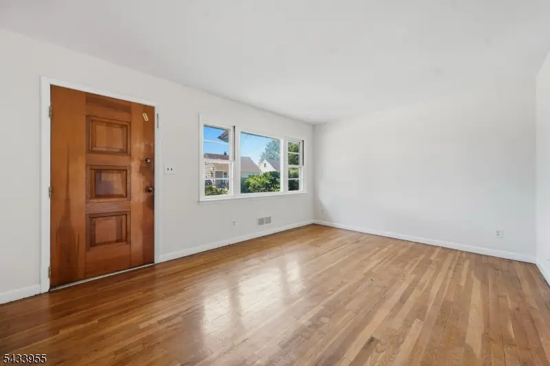 26 Briar Ln, Nutley, NJ 07110 - #3