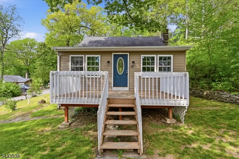 16 Morsemere Rd, Upper Greenwood Lake, NJ 07480 - #2