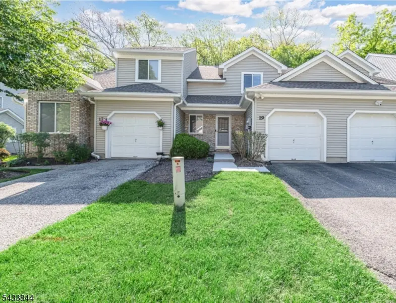 19 Sweetwater Ln, Hardyston, NJ 07419 - #1