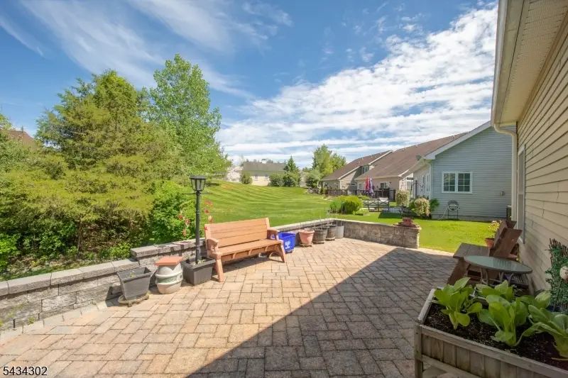 22 Bluffs Ct, Hamburg, NJ 07419 - #2