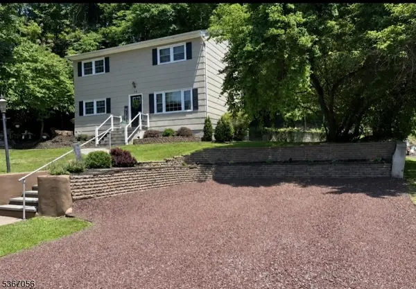 32 Church St, Milford Boro, NJ 08848