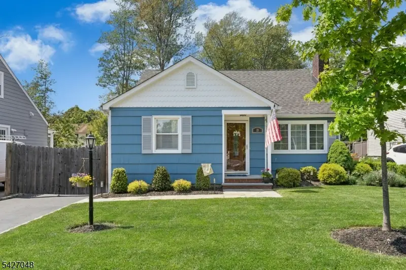 28 Janeway Place, Morris Plains, NJ 07950 - #1