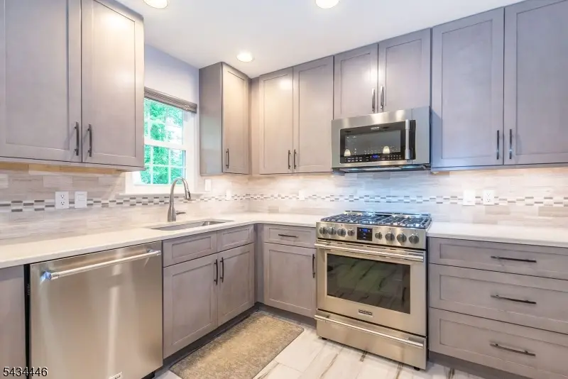 11 Burnham Dr, Pompton Plains, NJ 07444 - #3
