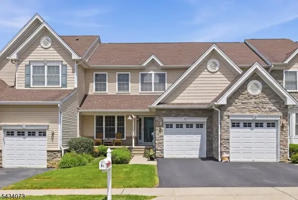 81 Washington Square Circle, Washington Boro, NJ 07882