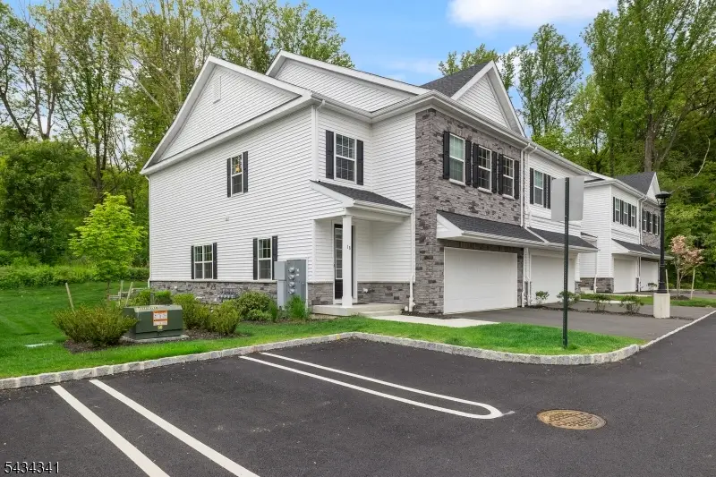 18 Mccluskey Pl, Morris Plains, NJ 07950 - #3