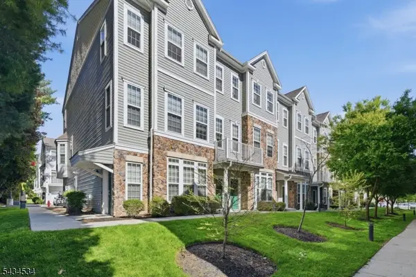 13 Dahlia Ln, Garfield City, NJ 07646