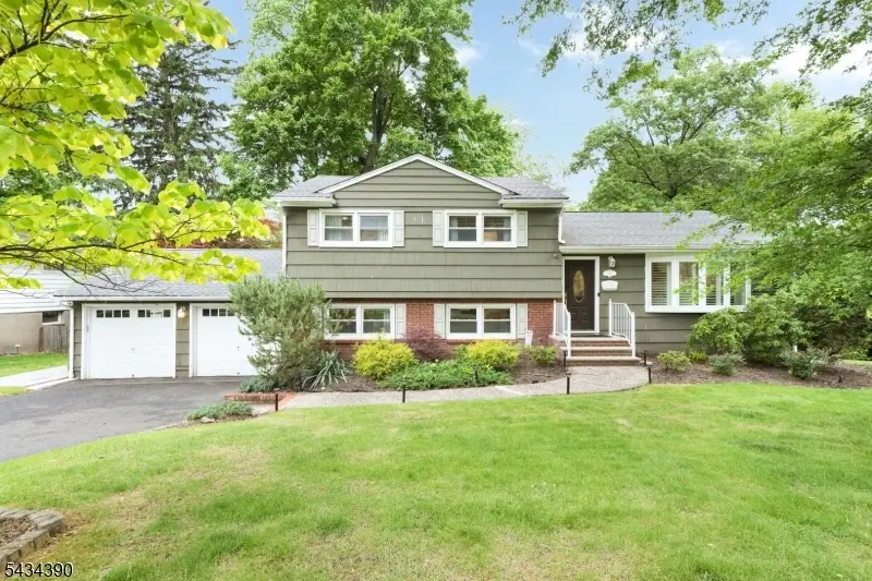 73 Seminole Ave, Packanack Lake, NJ 07470 - #1