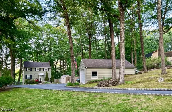 17 Highland Rd, Bloomingdale Boro, NJ 07403