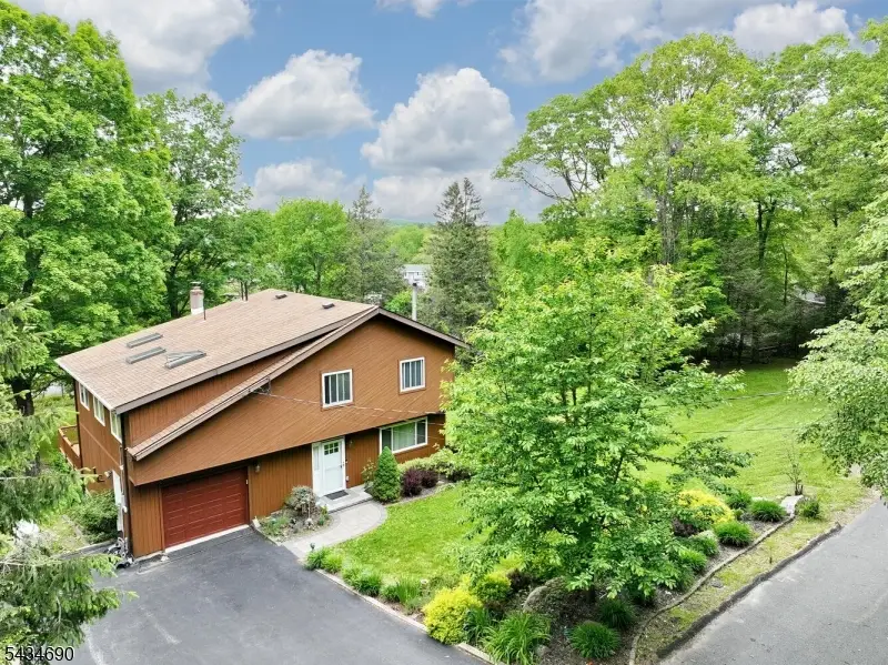 64 Larchmont Dr, Hewitt, NJ 07421 - #1