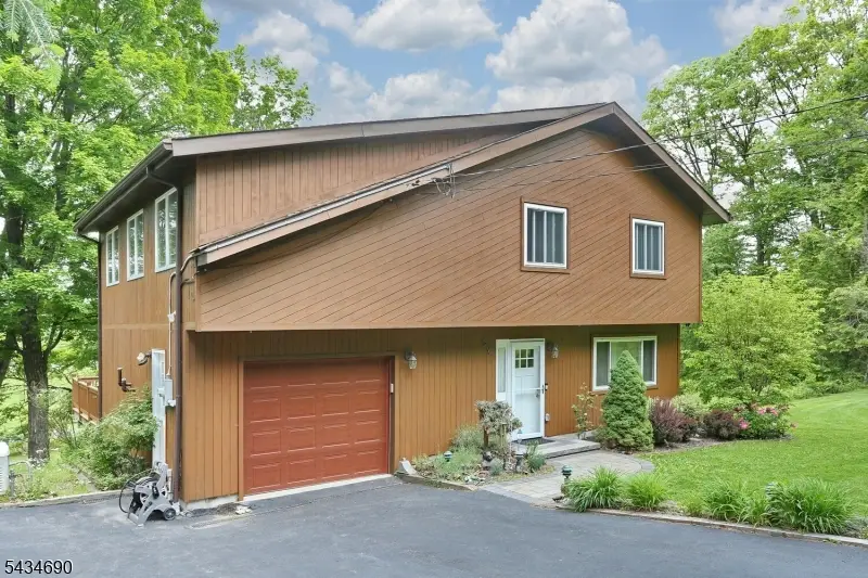 64 Larchmont Dr, Hewitt, NJ 07421 - #2