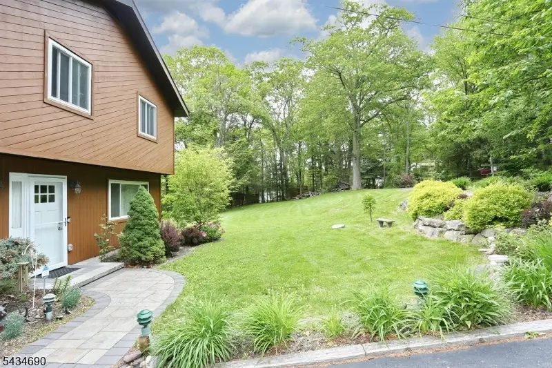 64 Larchmont Dr, Hewitt, NJ 07421 - #3