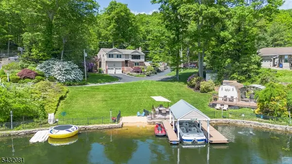 21 Skyline Dr, Hopatcong Boro, NJ 07821