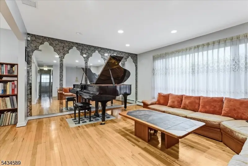 9 Arthur Ter, Livingston, NJ 07039 - #2