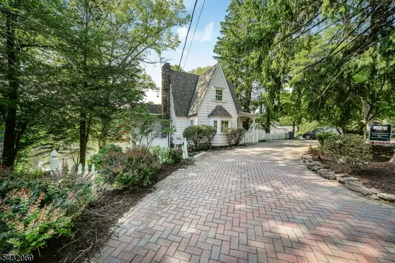 716 Colonial Rd, Franklin Lakes, NJ 07417 - #1