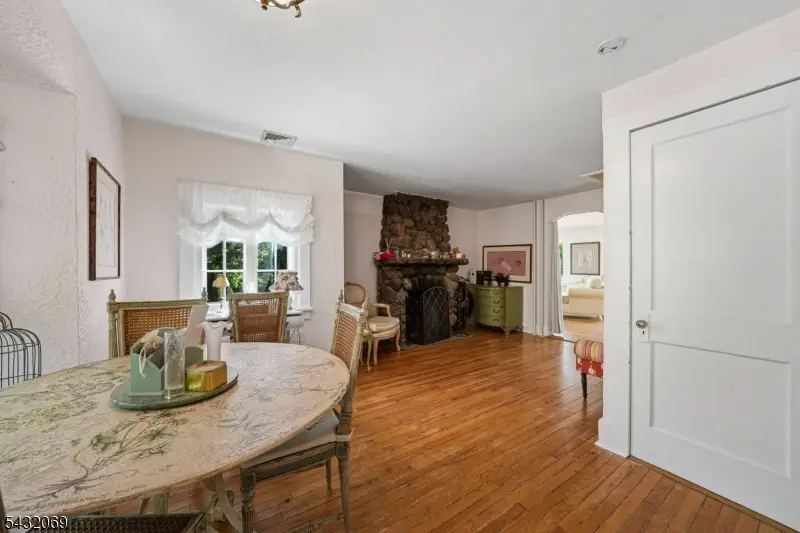716 Colonial Rd, Franklin Lakes, NJ 07417 - #3