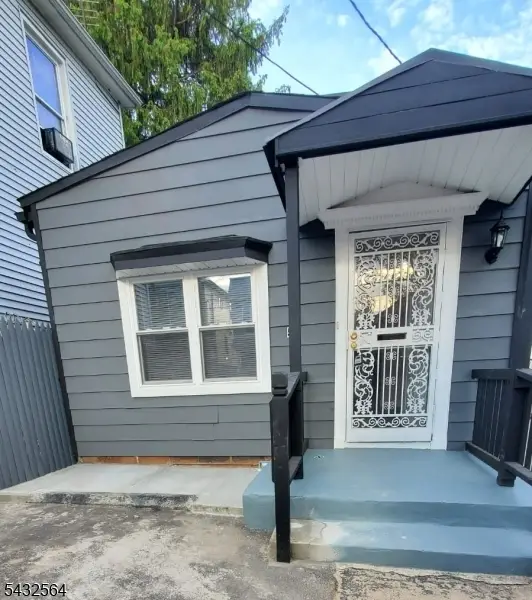 598 S 18th St, Newark City, NJ 07103