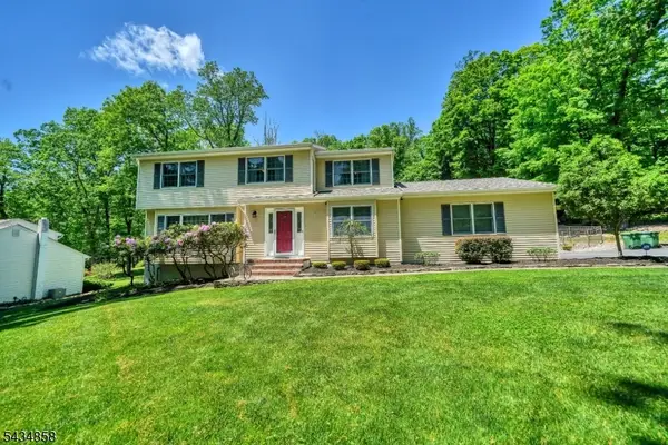 44 Nestlingwood Drive, Washington Twp., NJ 07853