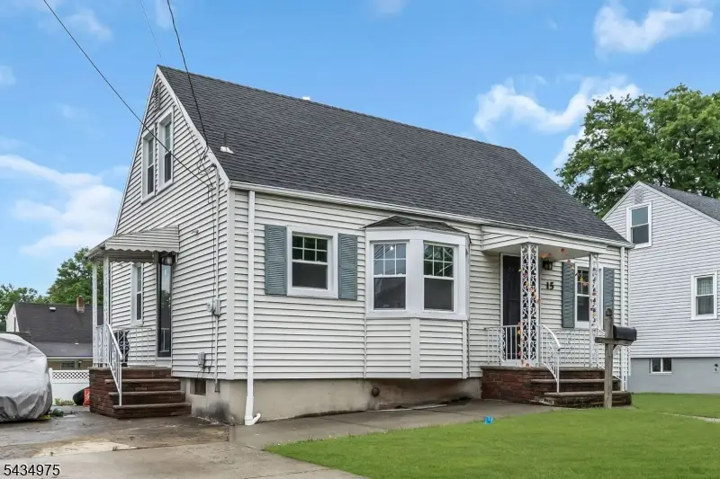 15 Winston Dr, Woodbridge, NJ 07095 - #2