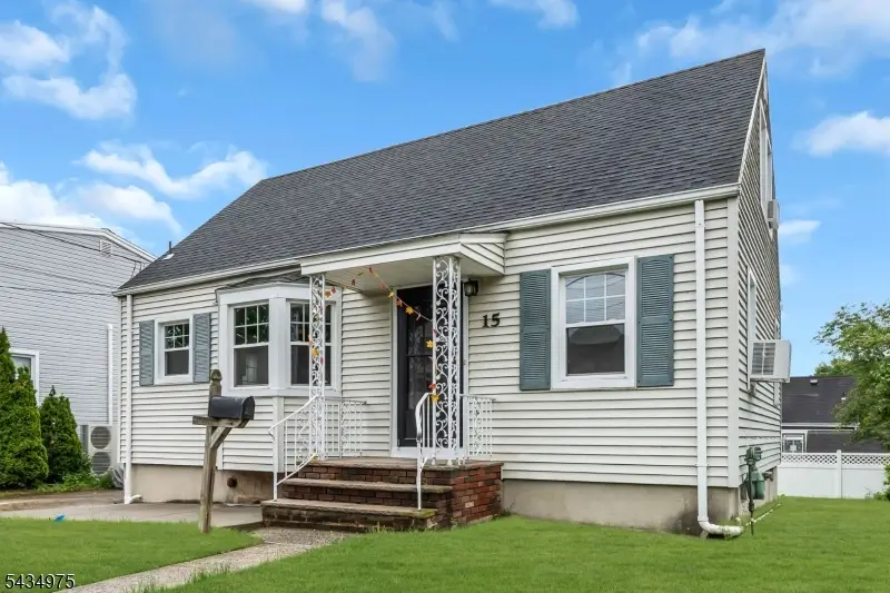 15 Winston Dr, Woodbridge, NJ 07095 - #3