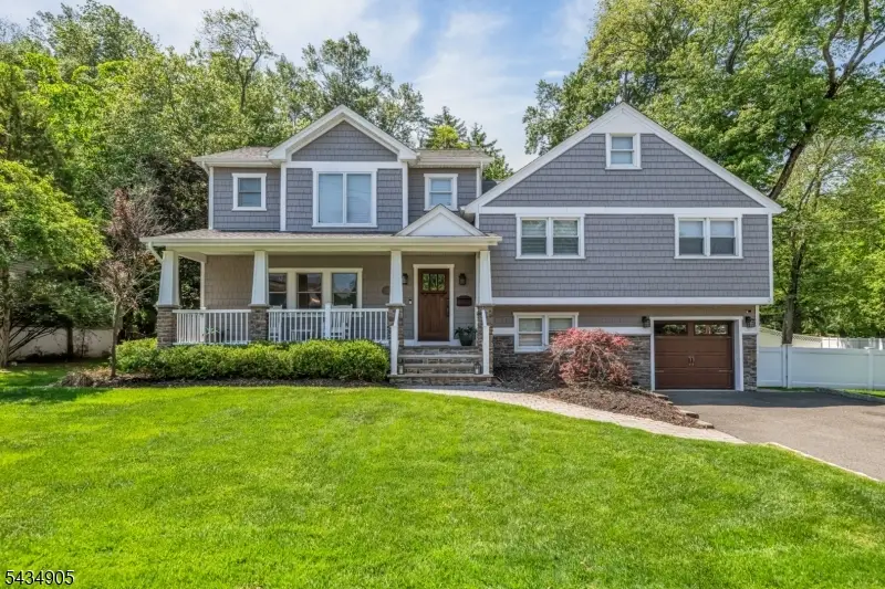 19 De Young Dr, Little Falls, NJ 07424 - #1