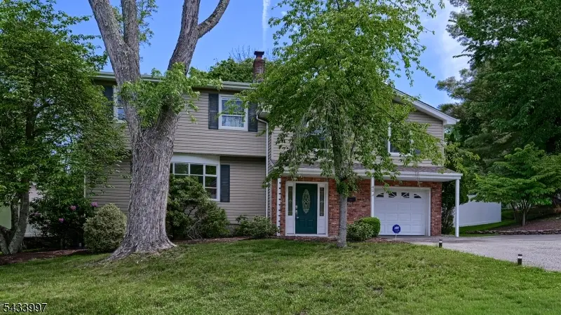 42 Stirling Ln, Wayne, NJ 07470 - #1