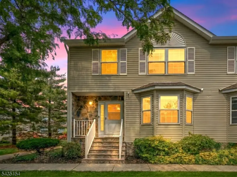 8 Ashley Ct, Franklin, NJ 08873 - #1