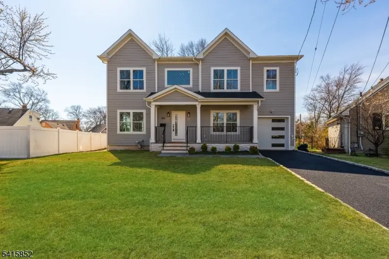 302 West Ln, Clark, NJ 07066 - #1