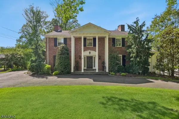 11 Cayuga Way, Millburn Twp., NJ 07078