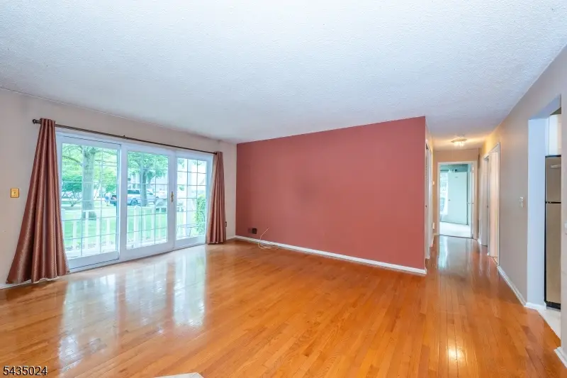 186 Larch Ln, Mahwah, NJ 07430 - #3