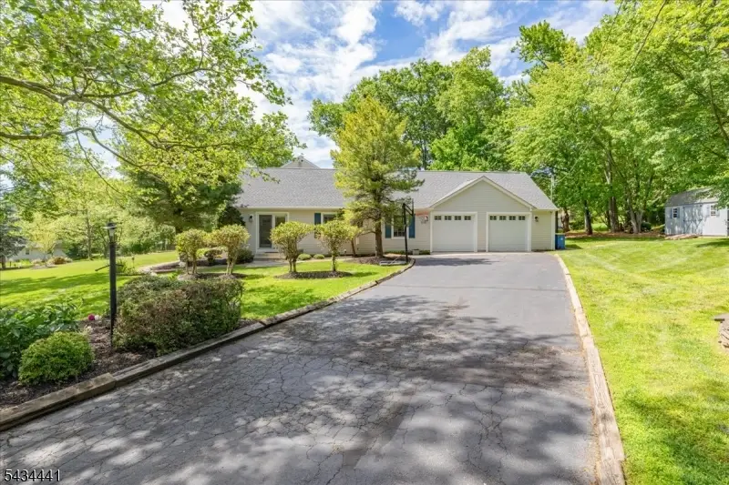 19 Heather Hill Way, Green Knoll, NJ 08807 - #3