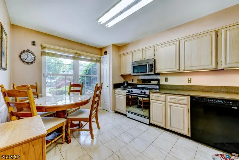 615 Revere Ct, Raritan, NJ 08822 - #3