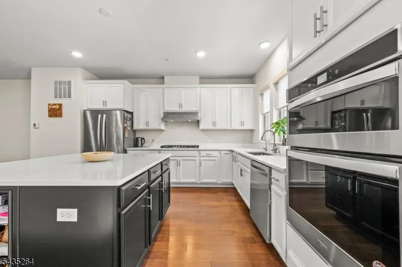 18 Cortland Ct, Livingston, NJ 07039 - #2