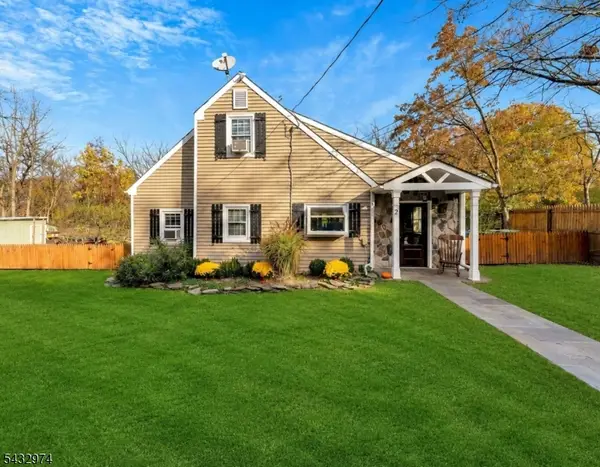 2 Sloan Ln, Lebanon Boro, NJ 08801