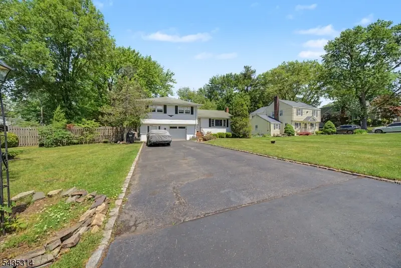 6 Hilltop Ave, Clark, NJ 07066 - #3