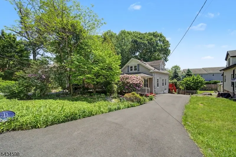 715 Cornelia St, Boonton, NJ 07005 - #1