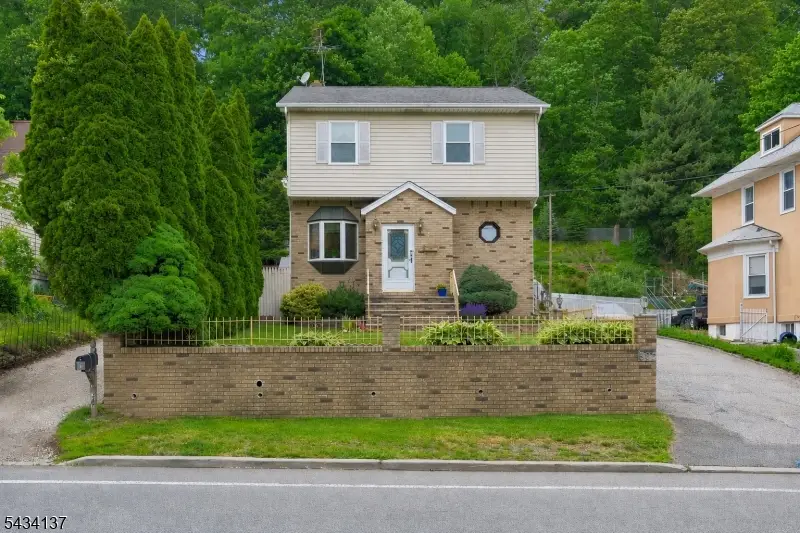 562 Valley Rd, Clifton, NJ 07013 - #1