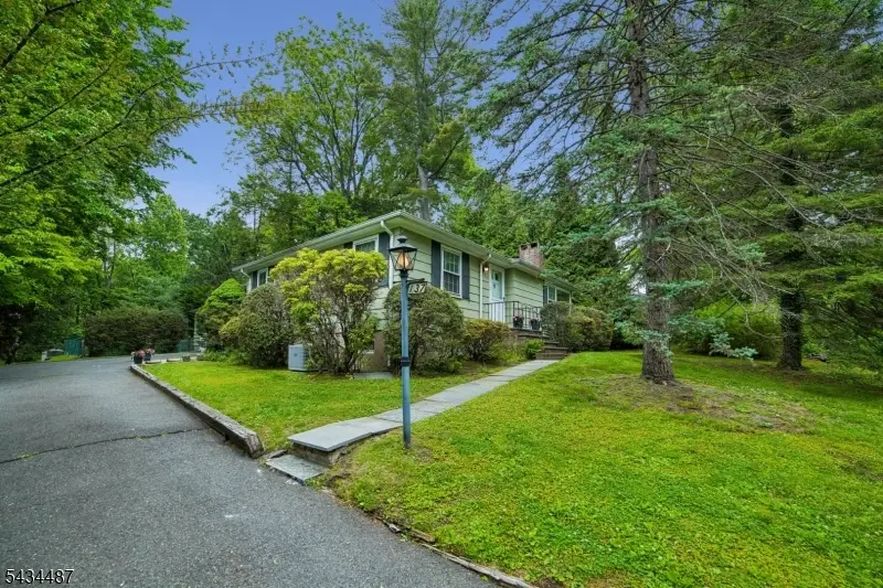 137 Beekman Rd, Summit, NJ 07901 - #2