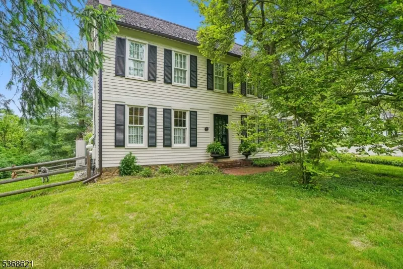 32 Potterstown Rd, Tewksbury, NJ 08833 - #1