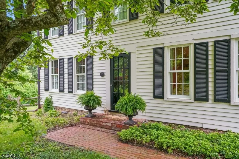 32 Potterstown Rd, Tewksbury, NJ 08833 - #2