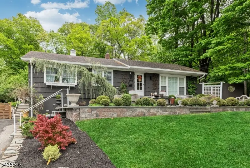 596 Wyckoff Ave, Mahwah, NJ 07430 - #1