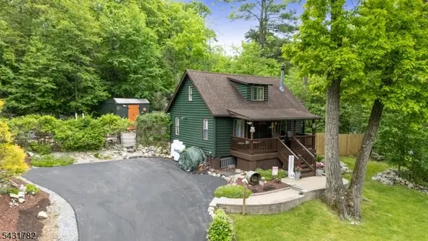 66 Fairlawn Dr, West Milford Twp., NJ 07480